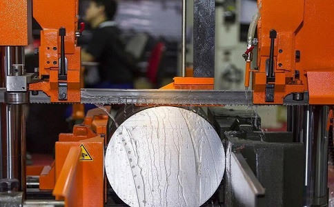 务川立式金属带锯床切削出现跑带故障解决方法！